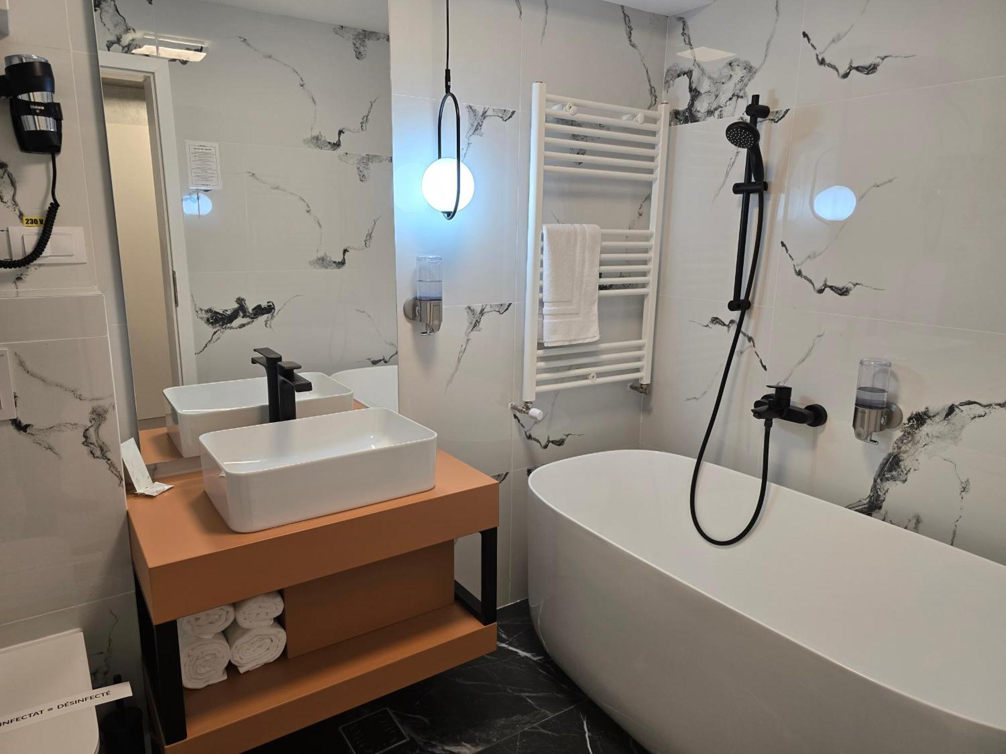 Monarc Boutique Aparthotel - Self Check-In Visan Exterior photo