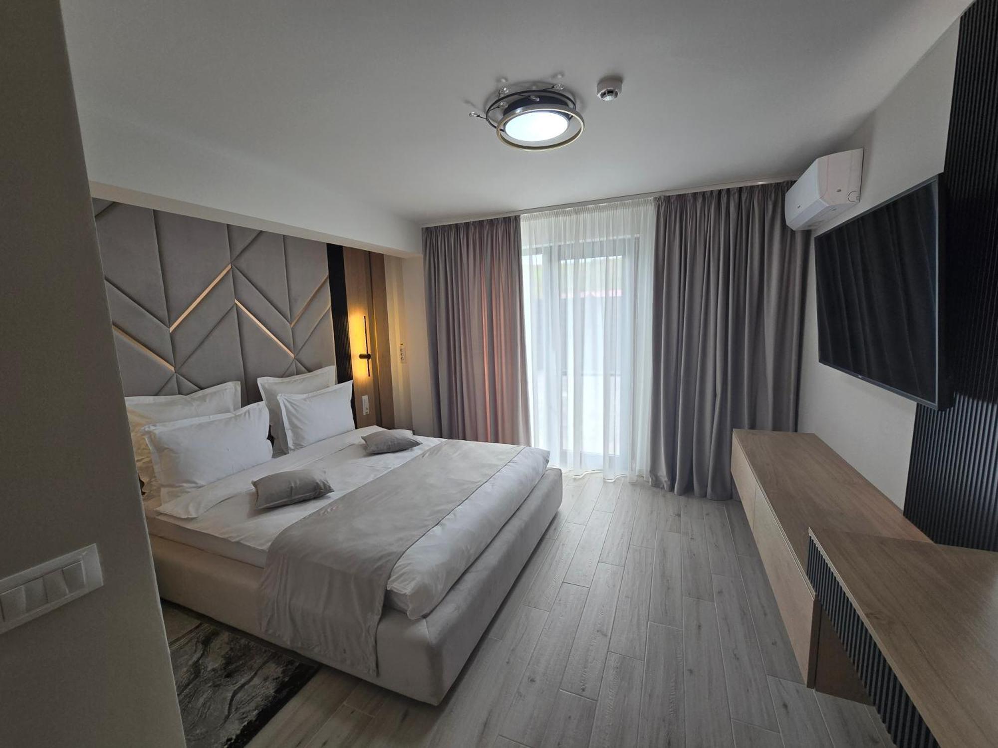 Monarc Boutique Aparthotel - Self Check-In Visan Exterior photo